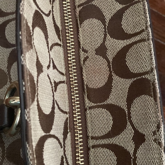 Signature Coach Print Shoulder Bag - Picture 12 of 16